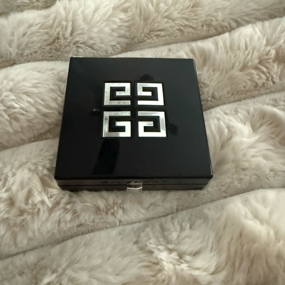 Givenchy Prisme Libre 4 Color Pressed Powder 04 new